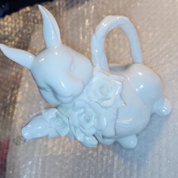 Bunny Rabbit and Rose's Teapot 🫖 - Picture 1 of 12